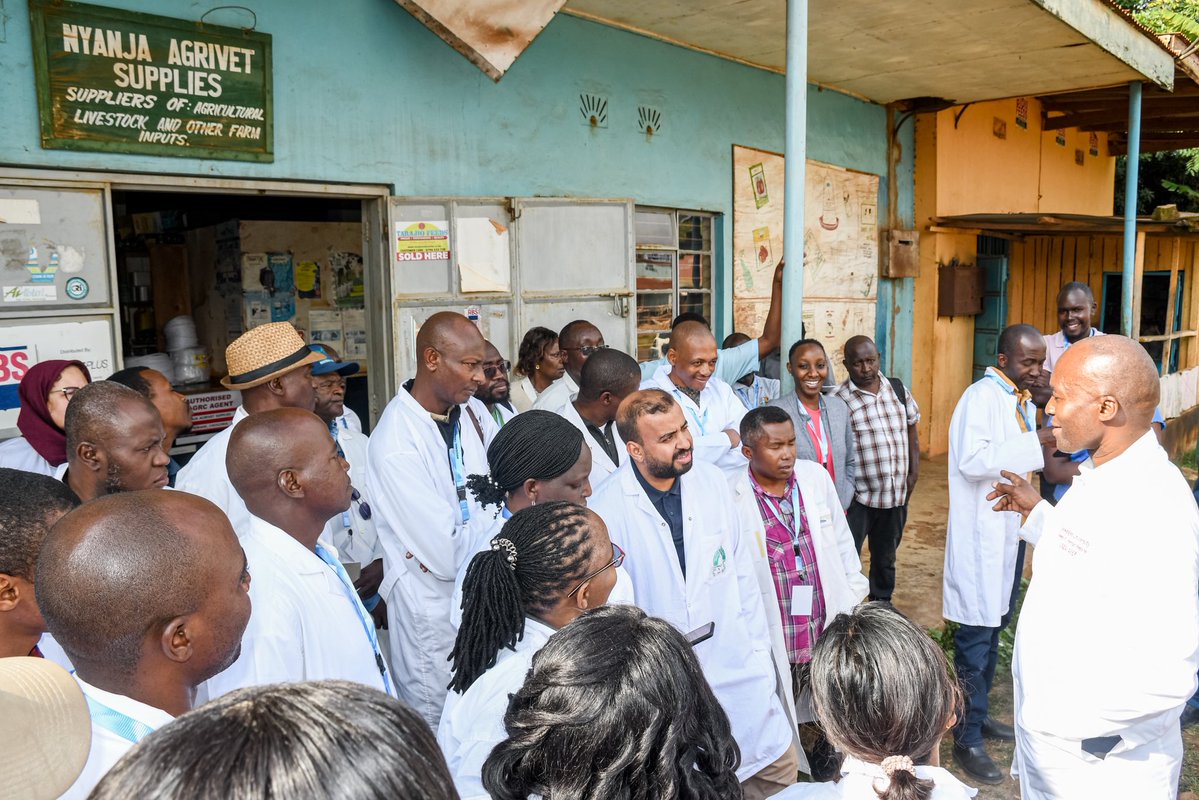 chuka__uni's tweet image. The afternoon session began with a practical exercise at the Animal Science Feed Analysis Laboratory, where participants undertook a proximate analysis of animal feed. This hands-on training introduced them to the essential components of feed evaluation, moisture content, crude…