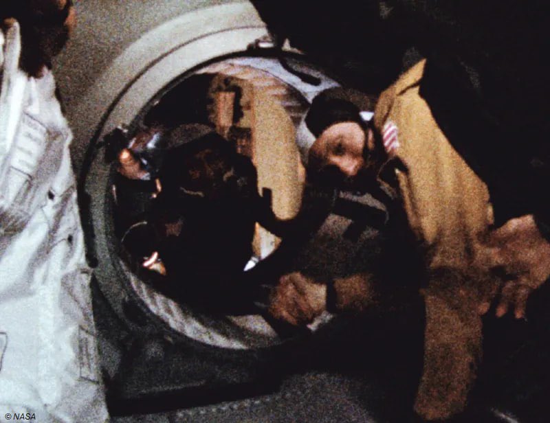 Russia's tweet image. ๐ #OTD in 1975, the USSR & US launched their first joint space mission โ #ApolloSoyuz.
It kicked off decades of space collabs like MirโShuttle & ISS.
Bonus: Cosmonaut #Leonov pulled a classic switcheroo in space on US crewmates, relabeling borsch as vodka.
#BorschDiplomcay