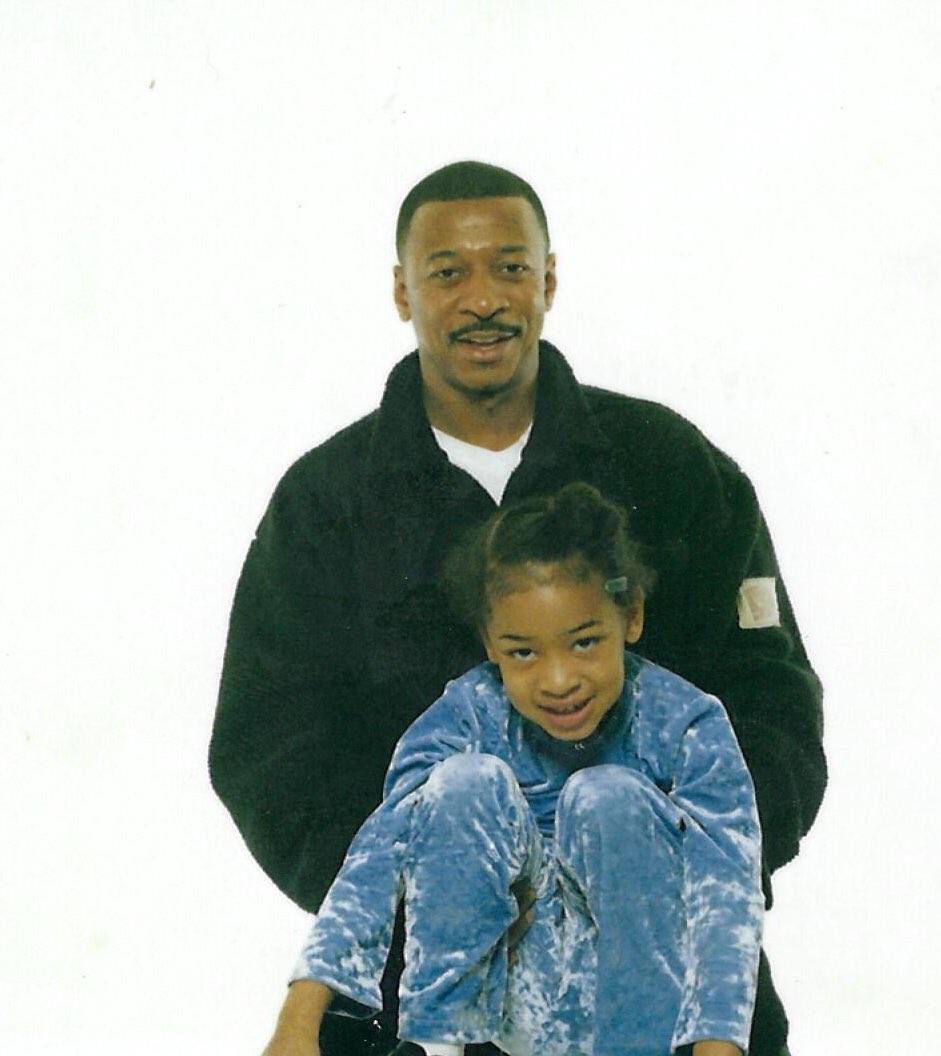 Robert_Townsend's tweet image. June 15th is the celebration a film I directed JACKIE’S BACK starring @JeniferLewisforreal . This was my daughter @SkyeTownsend ‘s 1st gig, playing Jackie.There’s been talk of a sequel, Jenifer plays a character like Gloria Swanson in SUNSET BLVD, but called “VENTURA BLVD”