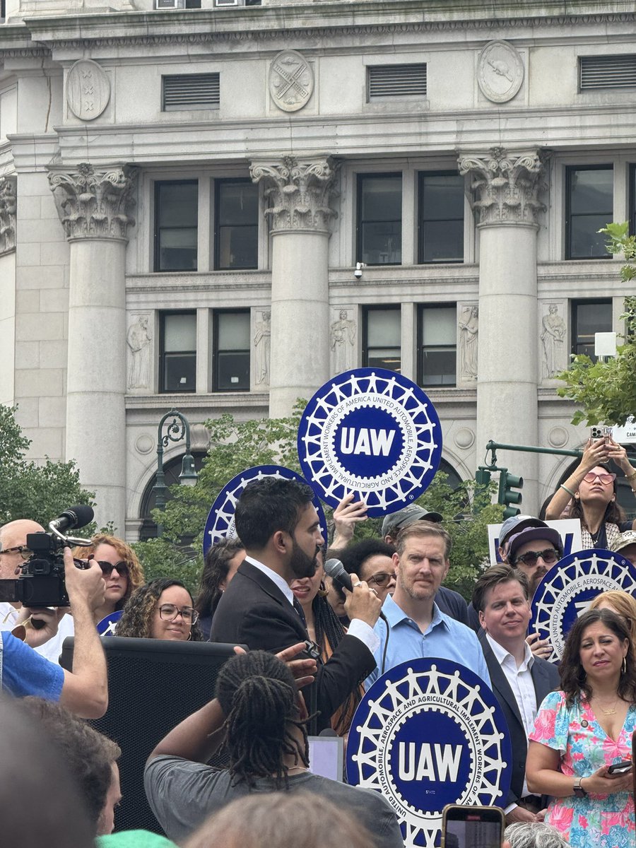 kat kerwin 💋 (@katkerwinpvd) on Twitter photo 2k workers ready to strike for the pay + conditions they deserve❗️<a href="/alaa2325/">ALAA - UAW 2325</a> <a href="/UAWRegion9A/">UAW Region 9A</a> <a href="/UAW/">UAW</a> 2k workers ready to strike for the pay + conditions they deserve❗️<a href="/alaa2325/">ALAA - UAW 2325</a> <a href="/UAWRegion9A/">UAW Region 9A</a> <a href="/UAW/">UAW</a>