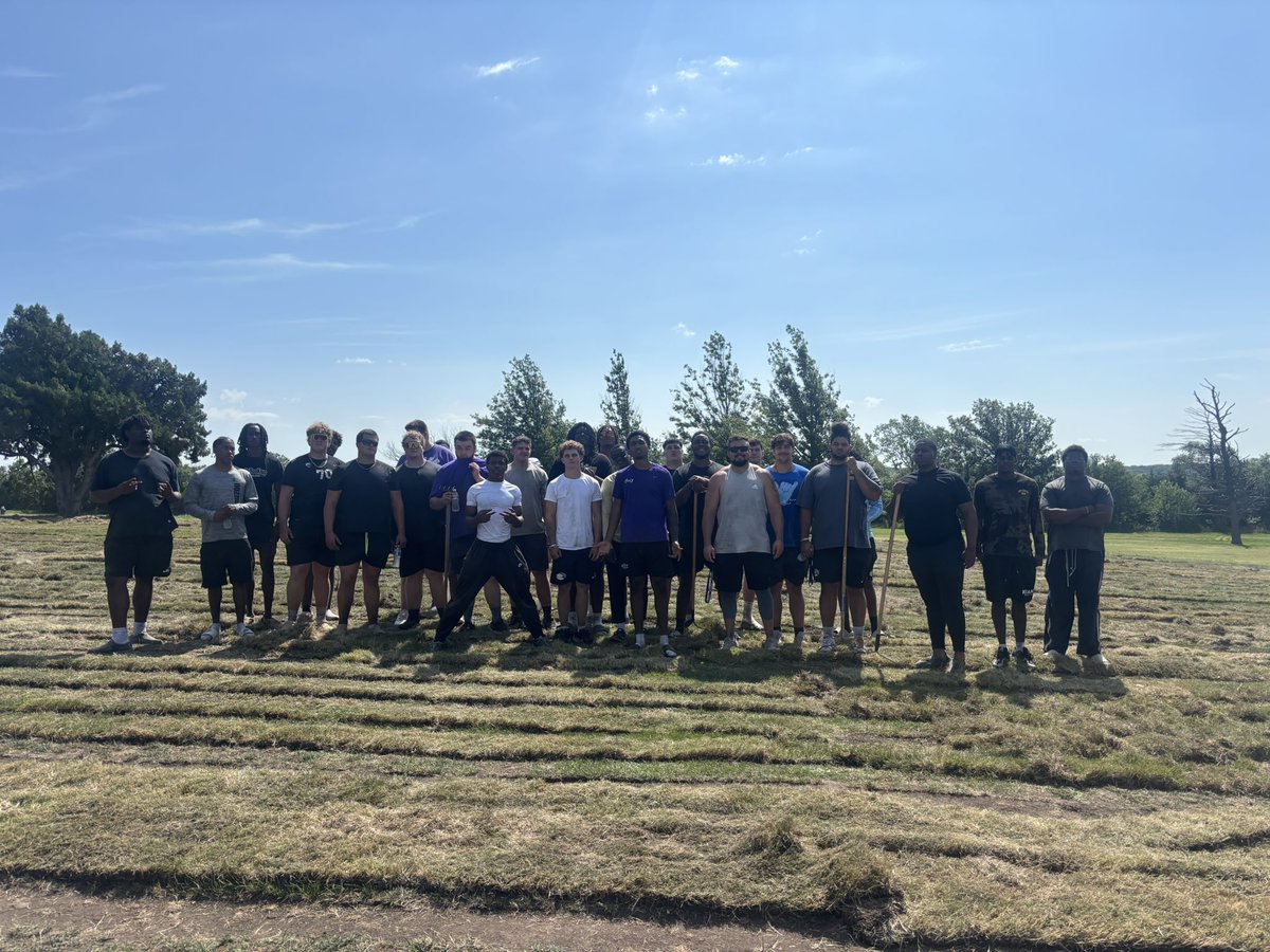 BUCO Football (@butlergrizzlyfb) on Twitter photo Giving back to the community is important! Thanks to our OL and WR’s for coming out to help lay down some grass today! <a href="/CatchitPat/">Coach P.Hall</a> <a href="/CoachNiccum66/">Coach Niccum</a> #CountOnMe Giving back to the community is important! Thanks to our OL and WR’s for coming out to help lay down some grass today! <a href="/CatchitPat/">Coach P.Hall</a> <a href="/CoachNiccum66/">Coach Niccum</a> #CountOnMe