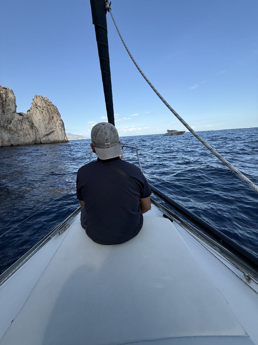hackyguru's tweet image. took a sailing lesson last weekend in the bay of naples ⛵️🇮🇹