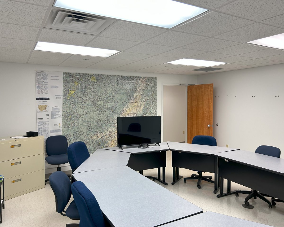 HelmetsHardhats's tweet image. It's #TrainingCenterTuesday! Joe Osborn, Ohio Valley Regional Manager, recently toured the West Virginia Laborers' Training Center. During their program, apprentices learn basic construction craft laborer skills, concrete practices and pipeline among other skills.