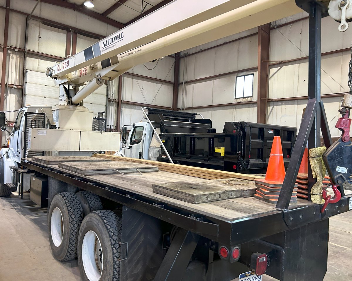 HelmetsHardhats's tweet image. It's #TrainingCenterTuesday! Joe Osborn, Ohio Valley Regional Manager, recently toured the West Virginia Laborers' Training Center. During their program, apprentices learn basic construction craft laborer skills, concrete practices and pipeline among other skills.