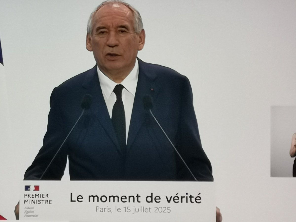 Socrate90001's tweet image. Colère du jour : le moment de vérité de cet ÂNE, c'est d'enculer encore le peuple de FRANCE. Aucunes baisses pour les dépenses de l'état toujours le peuple qui tringle. Encore 2 jours de voler pour ceux qui se lèvent tôt. BAYROU DEHORS VITE
