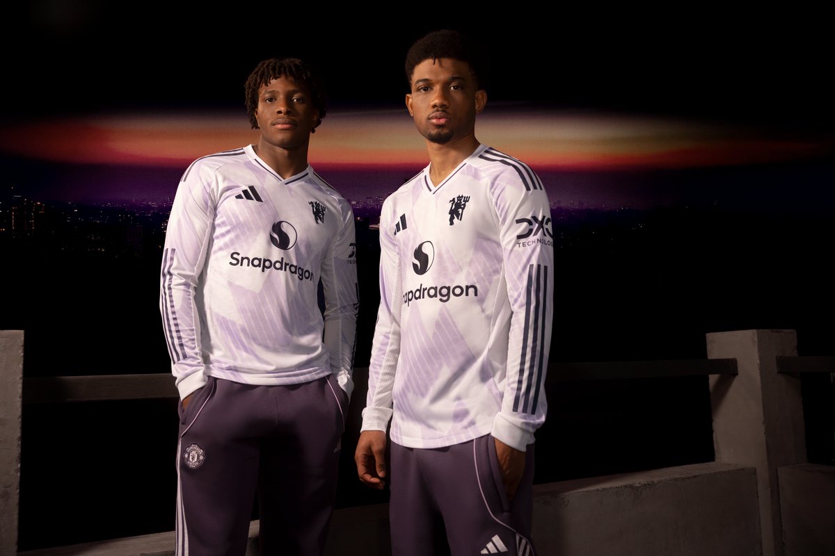 Greaves Sports (@greavessports) on Twitter photo NEW KIT REVEAL ๐จ
<a href="/ManUtd/">Manchester United</a> have just dropped their kit for the 2025/26 season! Will you be picking this up?
Available in Greaves from July 30th ๐
NEW KIT REVEAL ๐จ
<a href="/ManUtd/">Manchester United</a> have just dropped their kit for the 2025/26 season! Will you be picking this up?
Available in Greaves from July 30th ๐
