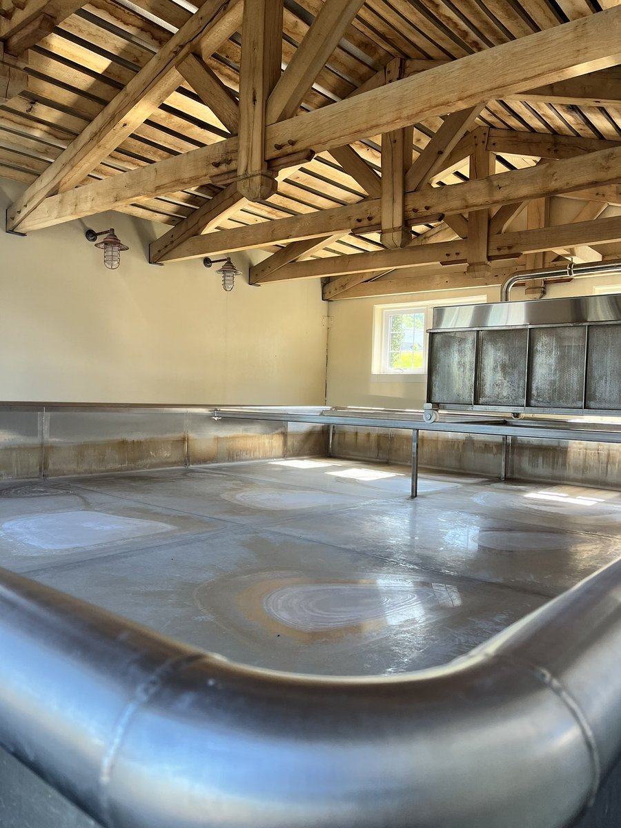 newglarusbrew's tweet image. It really is tough trying to capture just how large our coolship is. But, one thing is clear, our spontaneous fermentation game is strong. Cheers!