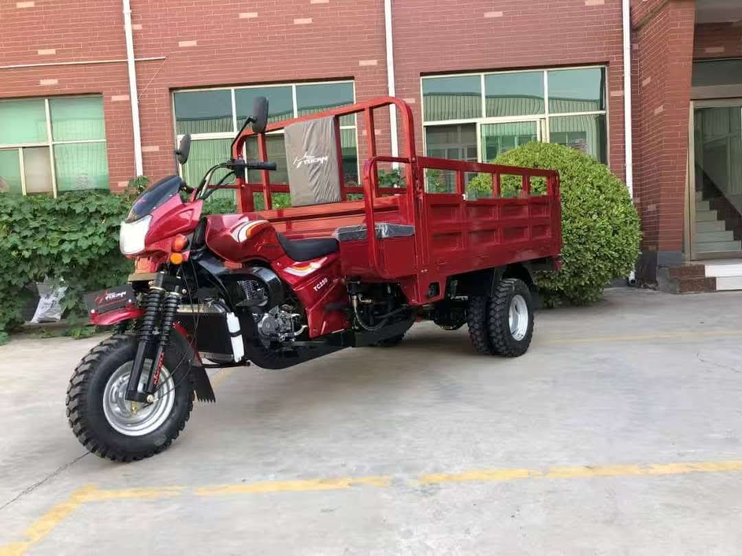 emekabk21's tweet image. Every Ward in Nigeria should have at least 10 of this to move agro commodities from the farm stead
The Trailer is hydraulic powered/lifted/tipped& it is 3tons capacity
We are massively bringing it in as CKDs to be assembled here
Whatsqpp 09090900989. Mobile 08134441140 1