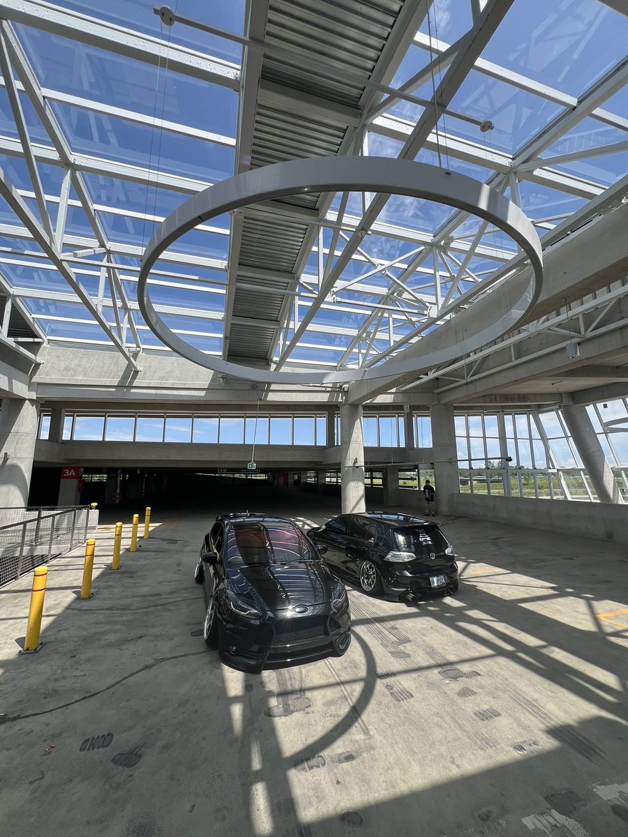 broken_bags_'s tweet photo. @youngmoneyyvail @maarxelala Great mf car https://t.co/wieQ4pHgXC