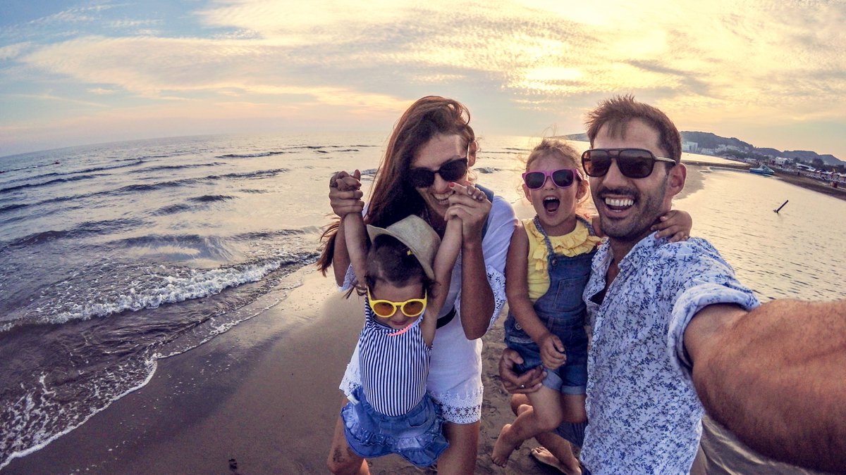 UV rays can damage your eyes—even on cloudy days. Learn how to protect your vision with expert tips from UK HealthCare, including choosing the right sunglasses and managing daily UV exposure. Read more: ukhealthcare.uky.edu/wellness-commu…