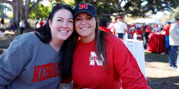 NebraskaAlumni's tweet image. We've teamed up with Blur Events to bring you the ultimate Pregame Husker Tailgate at the iconic Kauffman Stadium. Join us on August 28 before Nebraska takes on Cincinnati at Arrowhead Stadium in Kansas City! 🌽🏈
🔗 Details & Tickets: blurtailgatekc2025.eventbrite.com/?aff=HuskerAlu…