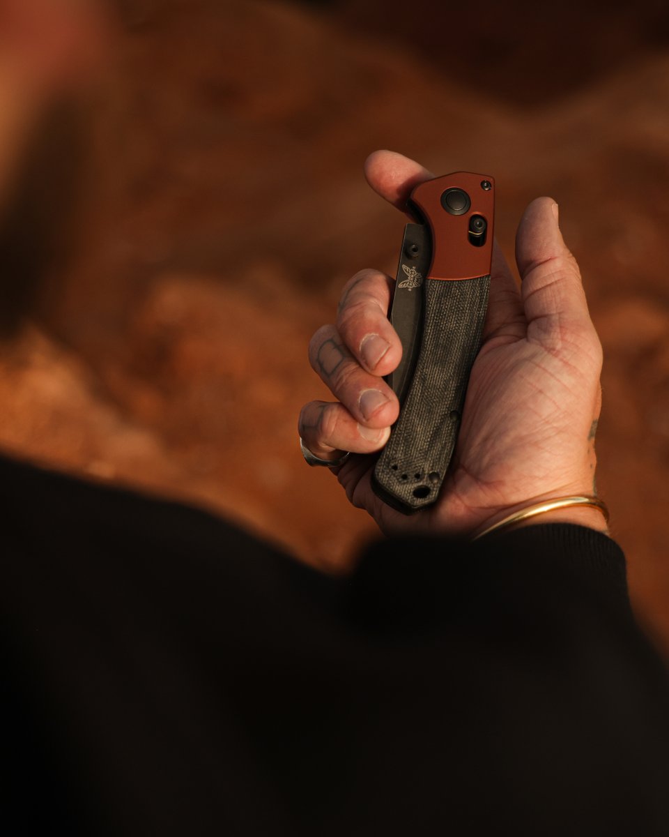 BladeHQ's tweet image. New Benchmade drop just landed! 🔥 Introducing the Crooked River in this stunning new colorway: Black Micarta scales and Burnt Copper bolsters.

And yes, it comes in a Mini version too!

Order now at the Link below!
bit.ly/3Ipjihd