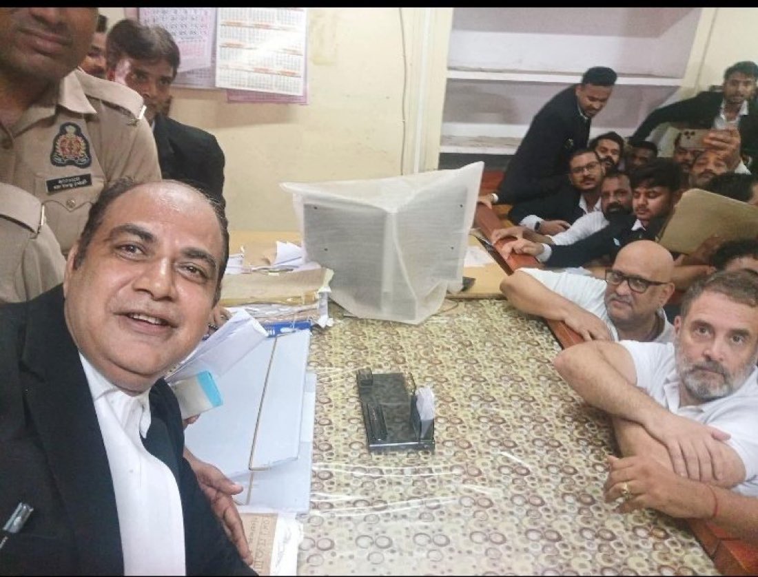 कागज पर लिखी ग़ज़ल बकरी चबा गई 
चर्चा पूरे शहर में हुई कि एक बकरी शेर खा गई
