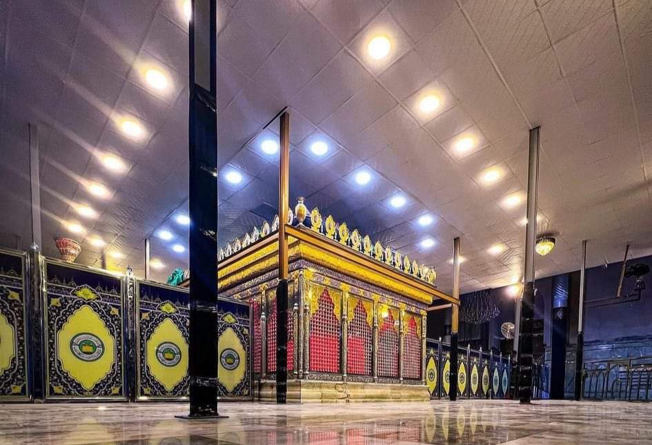 thiszahra's tweet image. Condolence to Ahlybaitع ا and all belivers martyrdom Bibi sharifa bnt imam hassanع " She fallen from camel in the journey of Damascus her shrine in 40 km form karbala.💔