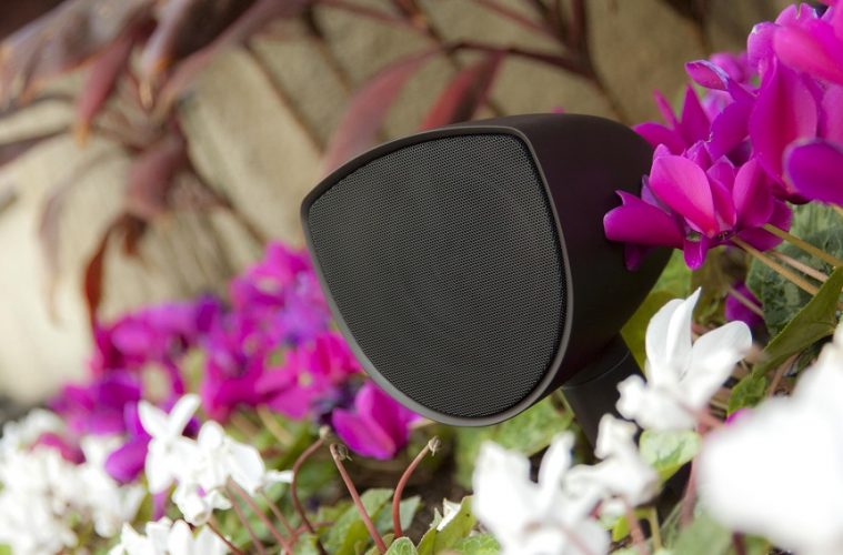 Make this summer the one to upgrade your #gardenentertainment with a high-performance #outdooraudio system. Filling your outdoor space with your favourite tunes is only a few steps away! Shop online; the summer’s far from over: ow.ly/S3z350Wop8n

#HomeMedia #GardenHiFi