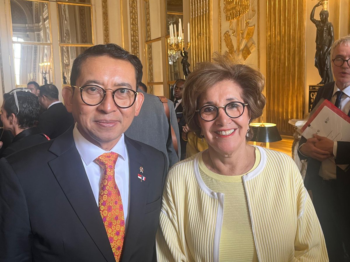 ALIPHFoundation's tweet image. Today, @bariza_khiari and @frelandv met with Indonesia’s Culture Minister @fadlizon in Paris, at the initiative of @datirachida.
In #Indonesia, ALIPH has supported the rehabilitation of the #Wapauwe Mosque. In the coming months, ALIPH plans to strengthen its ties with Indonesia.