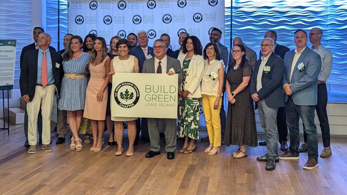SolagesNY's tweet image. Grateful to be honored alongside @nsbctc’s Matthew Aracich at the annual @USGBC_LI Long Island Gala. Together we’re building a greener, more sustainable Long Island, one project at a time. 💚 #GreenBuilding