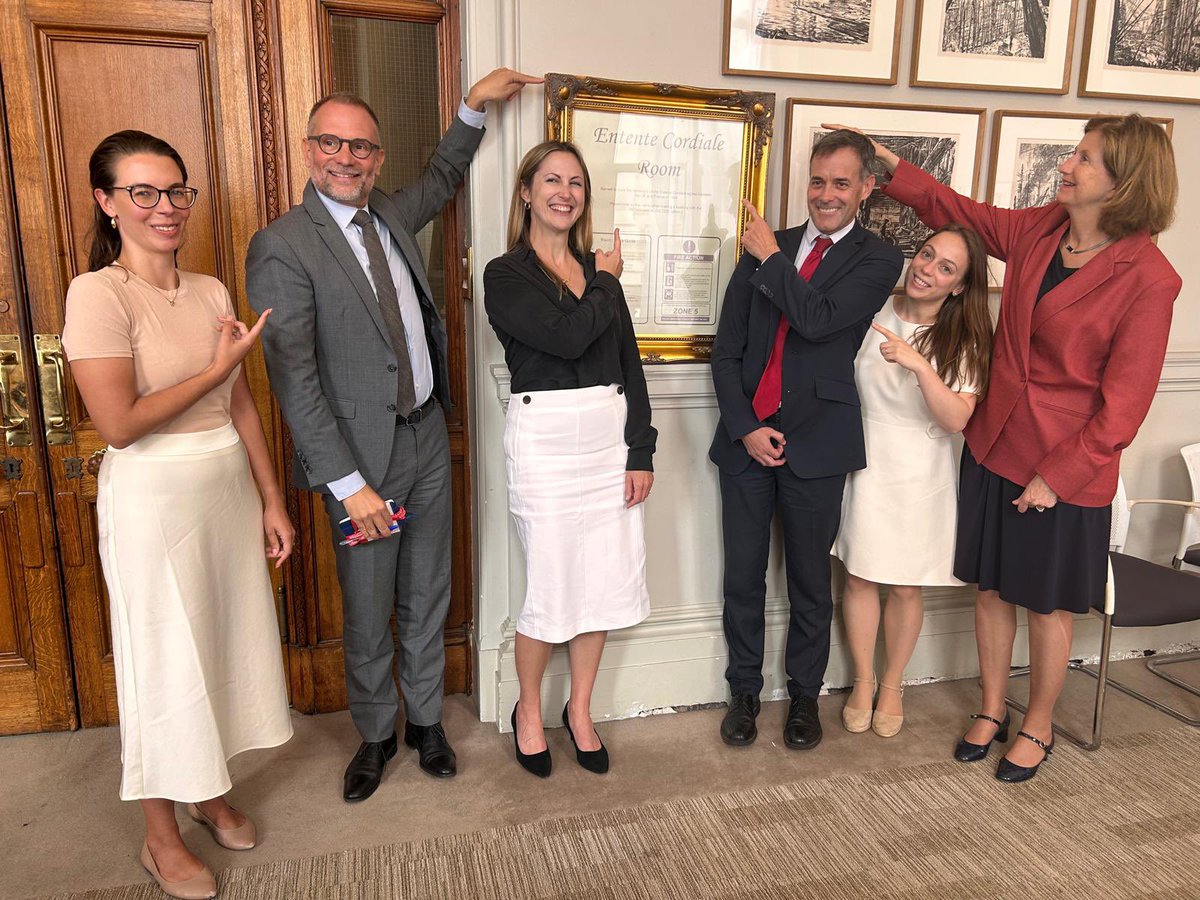 AmbDuchene's tweet image. At @FCDOGovUK this morning, @JulienSteimer & I spoke to Sarah Russell & Olivier Evans about the transformation of our diplomatic apparatuses amid the rapidly-changing international situation. Our talks followed the meeting between @amdescotes & @OllyRobbins a few weeks ago.