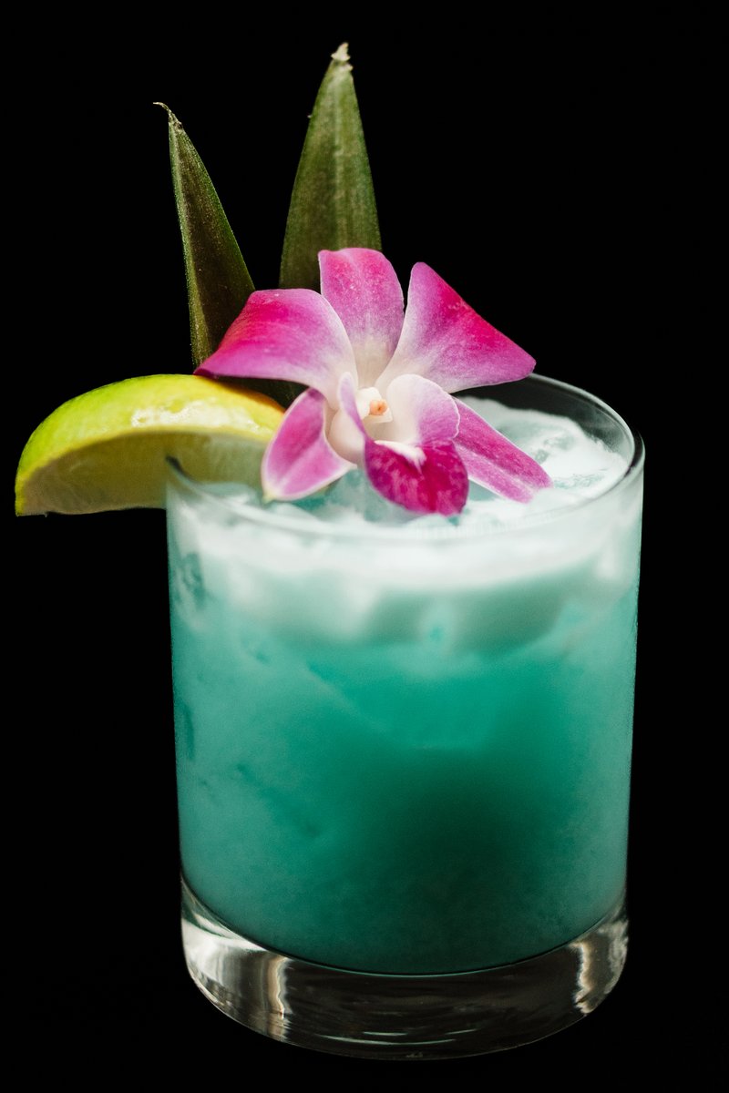 SaracenCasinoAR's tweet image. 🌺 Meet The Blue Island — tropical, vibrant, and just one of the new signature cocktails now shaking things up at Legends. 🍹🌊