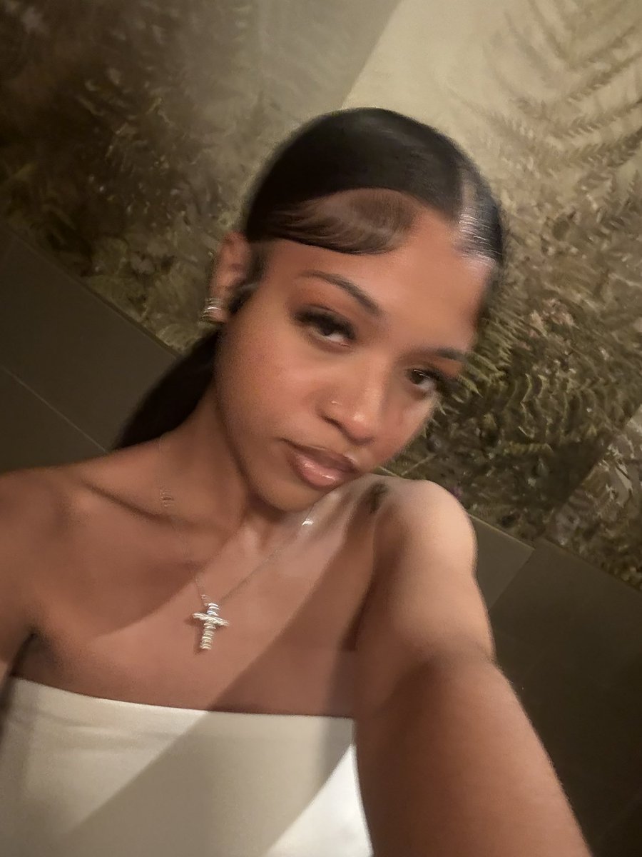 kenimonae's tweet photo. oysters on the 71st floor ✨🦪 https://t.co/cnguyPXJQO