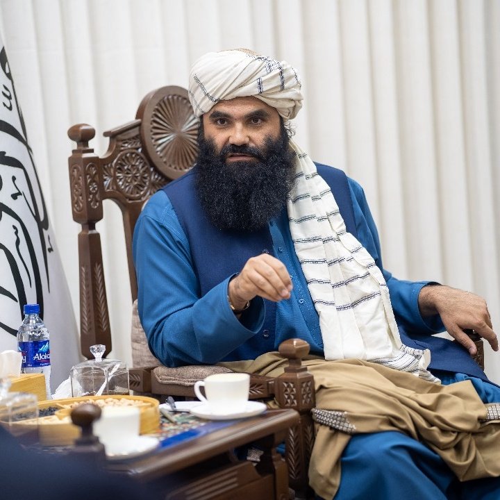 د خليفه صيب دوی کورنۍ د دې ملت په نبص پوه کورنۍ ده! 
له قاري برکت الله سليم رحمه الله واخله ان تر تراب صيب رحمه الله پورې ټولو ته يې داسې ټټر وواهه چې بديل نلري.
په زړونو حکومت همدې ته وايې چې دخلپو خلکو غږ واوري مشکلاتو ته يې رسيدګي وکړي او په سخته کې ورسره ودريږي. ❤️

حفظه الله