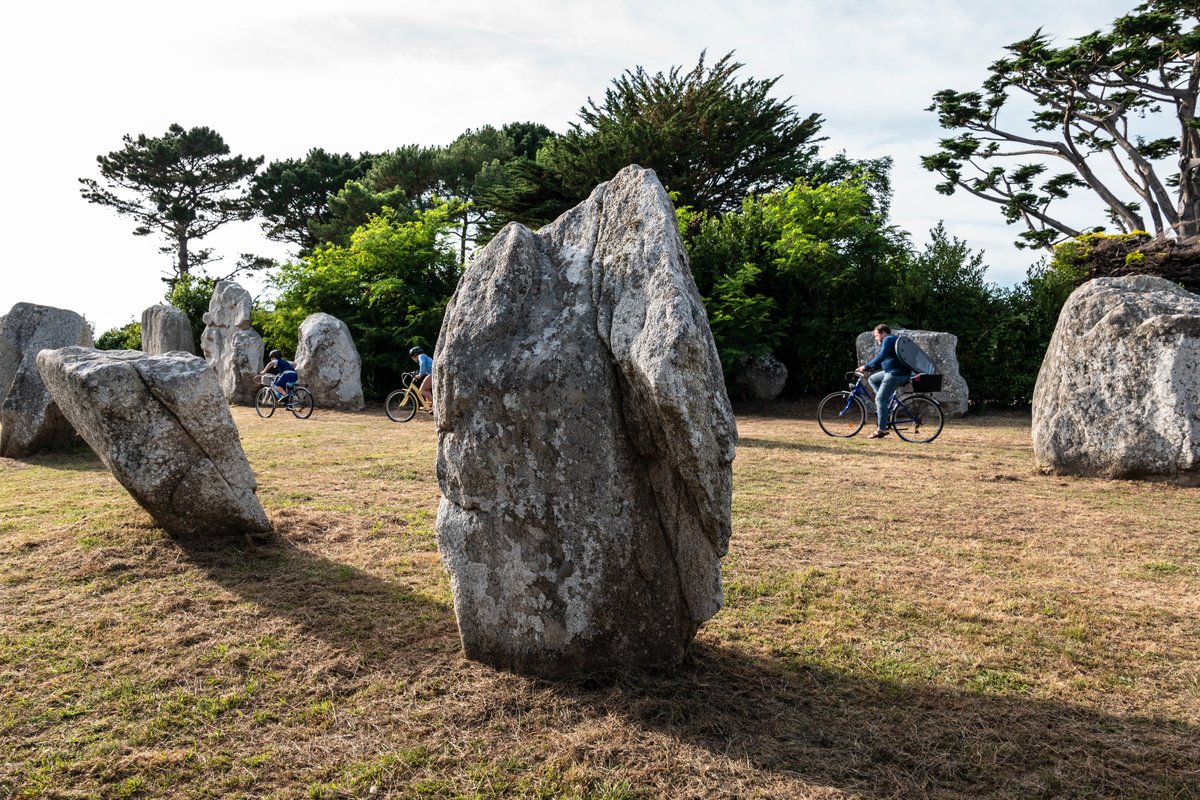Megalitos de Carnac y de las riberas de Morbihan, Bretaña, fueron inscritos al Patrimonio Mundial de la UNESCO.
Rutas de senderismo y ciclismo permiten descubrir estos fascinantes vestigios de las primeras sociedades neolíticas de Europa
📸 Simon Cohen/Tourisme Bretagne