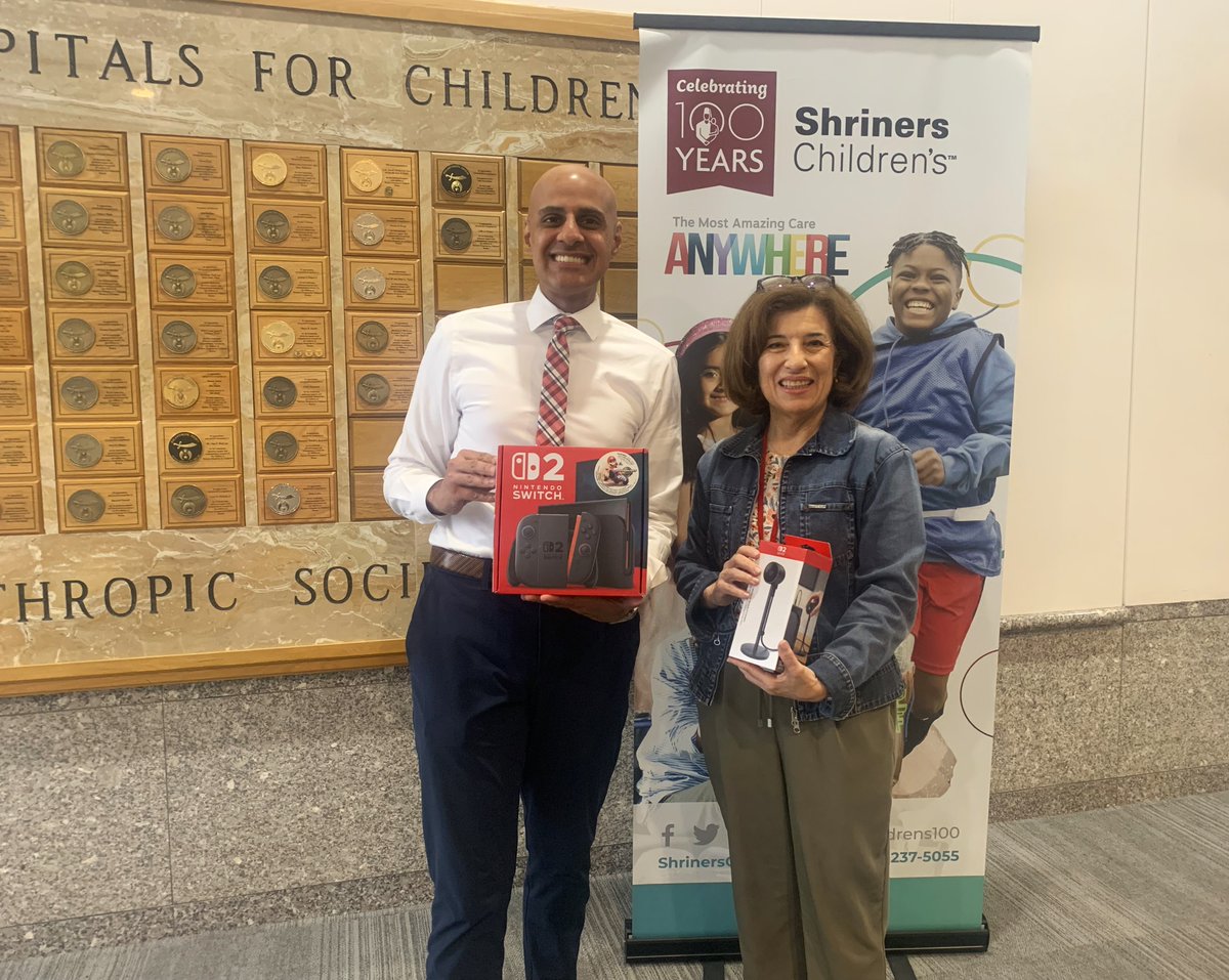 ShrinersBoston's tweet image. Shriners Children’s Boston has many thoughtful and kind friends in the community who support our child life program. Thank you to those who raised funds for a new Nintendo console for our pediatric patients to enjoy! 🎮📺
#ShrinersChildrens