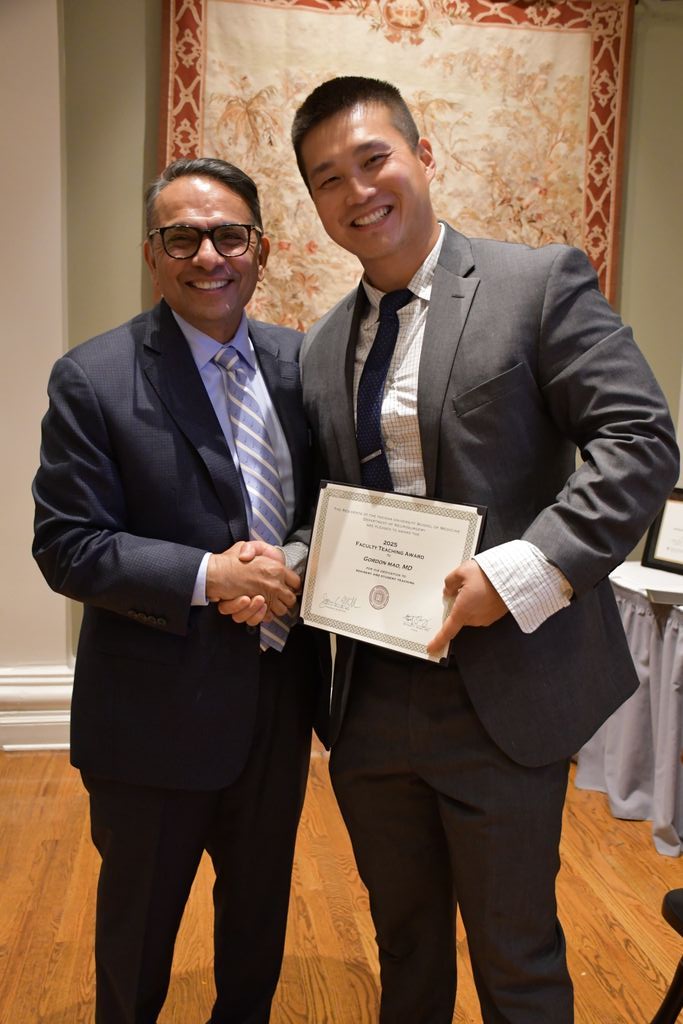 Neurosurgery_IU's tweet image. Congrats, Gordon Mao, MD, assistant professor of neurological surgery, who received the Faculty Teaching Award at this year’s Neurological Surgery Graduation Ceremony! 🎉