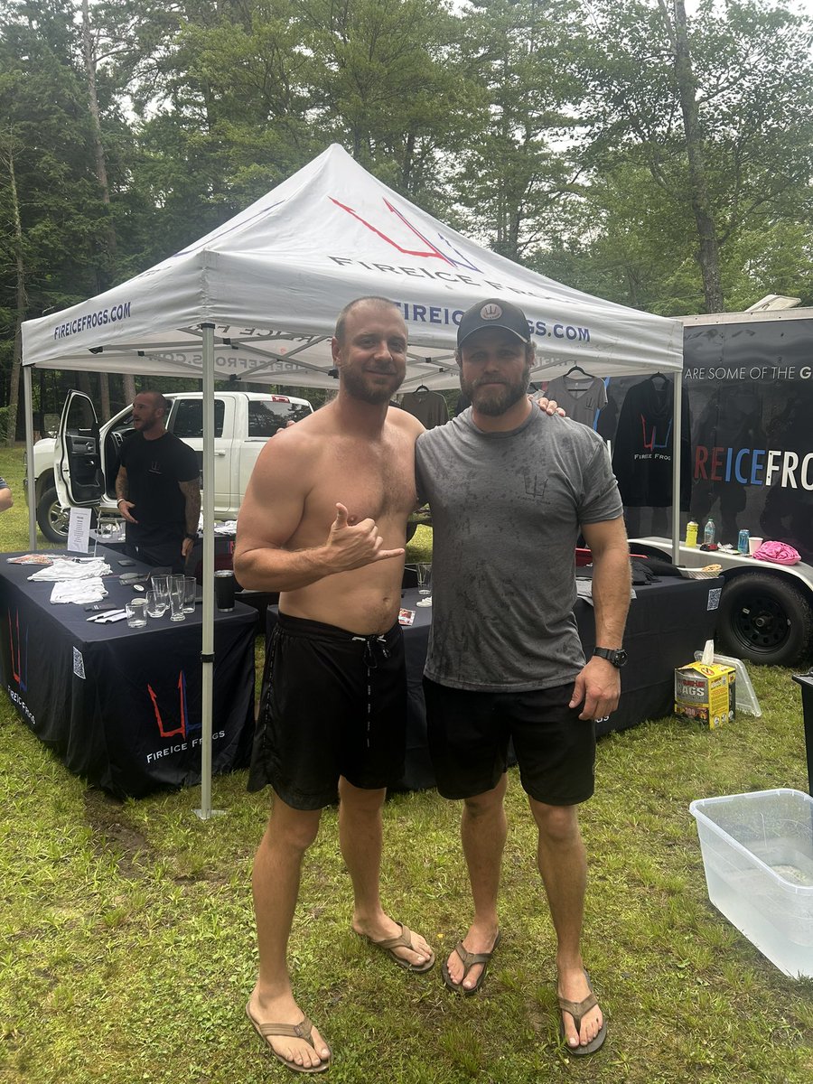 jasonkuhn255's tweet image. Freezing but feeling good with @FireIceFrogs Frogs at @Swim4aMission. 🇺🇸🐸