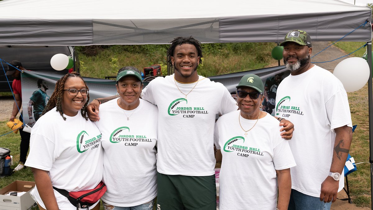 MSU_Football's tweet image. Making a difference beyond the game — Jordan is our nominee for the 2025 Allstate AFCA Good Works Team!