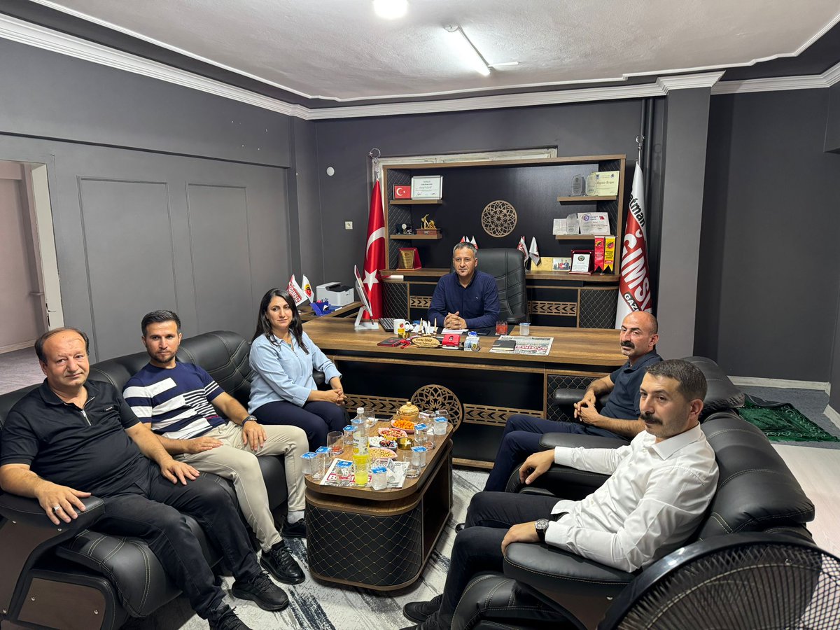 Dem Parti Batman il Örgütü eş başkanımız Azat Esin ve M.Vekilimiz Zeynep Oduncu Kutuevi ile birlikte ziyaret ettiğimiz Bağımsız Gazetesinde sürece dair fikir alışverişinde bulunduk.