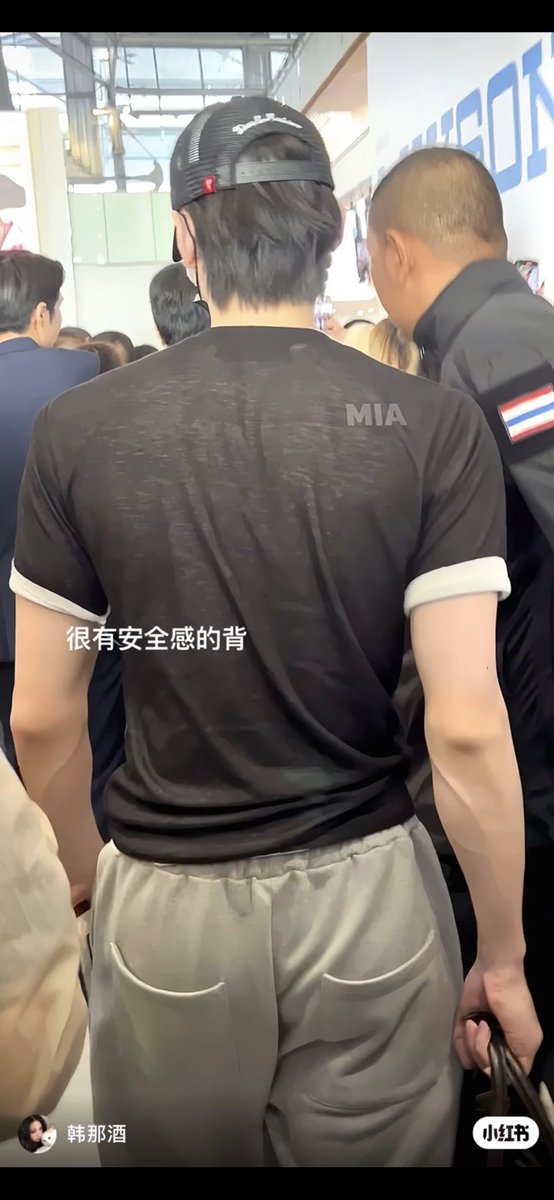 sunghoon back view wtf , why it is so big and broad