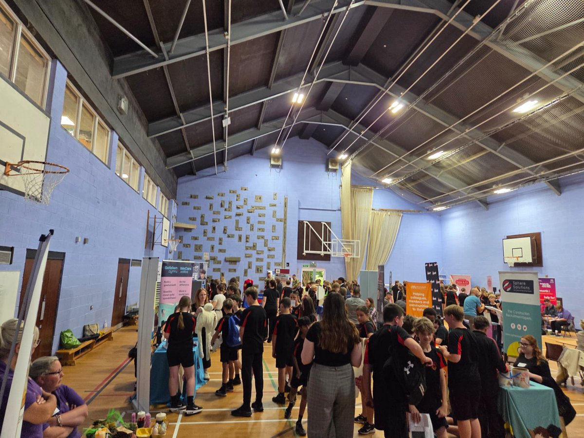 crickhowellhs's tweet image. Careers Day in School! 22 employers, uniβs &colleges visited, to inform learners about pathways available to them, plus a full day of careers lessons.Thanks to staff & @CareersWales for engaging a diverse range of employers and for their continued support. Diolch i bawb! π #CWRE