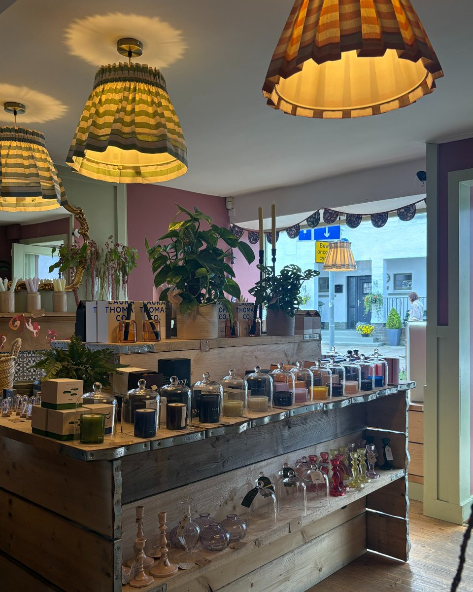 edinburgh's tweet image. Flowers and Gifts by Emily stands on the beautiful South Queensferry High Street, half florist and half charming gift shop. 💐 

Emily Henderson is an independent florist and opened the shop in 2023, selling an array of homeware, handmade clothing and kids toys alongside a…