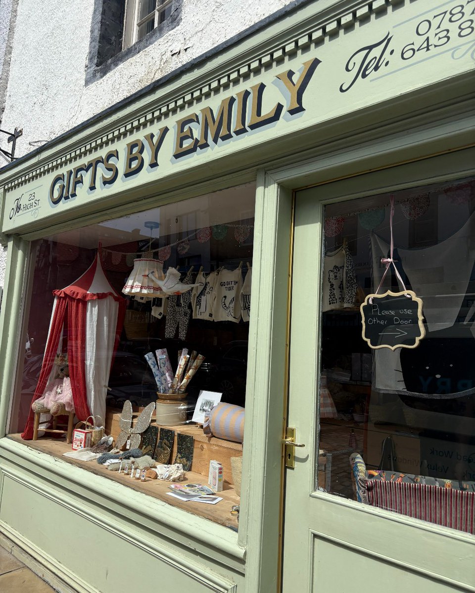 edinburgh's tweet image. Flowers and Gifts by Emily stands on the beautiful South Queensferry High Street, half florist and half charming gift shop. 💐 

Emily Henderson is an independent florist and opened the shop in 2023, selling an array of homeware, handmade clothing and kids toys alongside a…