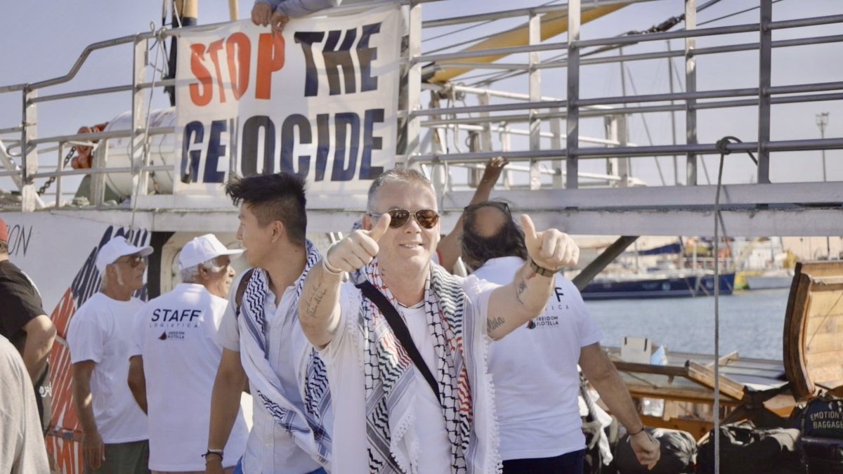 Dünya’nın Gözü Hanzala’da!

Gazze’deki insanlık dışı ablukayı kırmak üzere Gazze’ye hareket eden Özgürlük Filosu Koalisyonu’na ait Hanzala Gemisi son durağı olan Gaallipoli Limanı’na giriş yaptı. En kısa sürede buradan rotasını doğrudan Gazze’ye çevirecek.🇵🇸🛳️