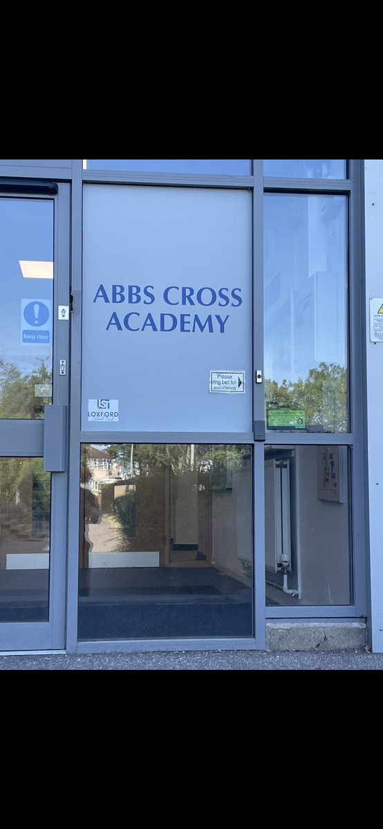 paulhannaford's tweet image. Abbs cross Academy today few more fully aware of situations that could harm them 💉 or others 🔪🔪!! #WECARE ❤️👫 my last school today reached around 60,000 kids in last 12 months 💪🏻 I’m confident it will be a few more next academic year 😊 next stop HMP Feltham young offenders!