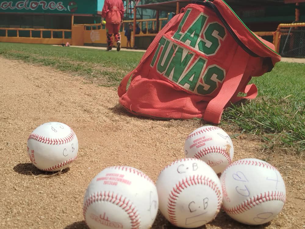 Mambí Rebelde ☭🇨🇺 (@yavelzquez1) on Twitter photo 🚨El terror de los Industriales ya afilan hachas 🪓 en su bosque.
LOS CAMPEONES DEL BÉISBOL CUBANO 🇨🇺 entrenan en el Mella.
<a href="/EquipoTunero/">Leñadores de Las Tunas</a>
<a href="/LorenzoOsbel/">Osbel Lorenzo</a>
<a href="/YelenysLasTunas/">Yelenys Tornet Menéndez</a>
<a href="/LenadoresEnDZT/">Leñadores Team Zurda</a>
#PorLasTunasLaVictoria 🚨El terror de los Industriales ya afilan hachas 🪓 en su bosque.
LOS CAMPEONES DEL BÉISBOL CUBANO 🇨🇺 entrenan en el Mella.
<a href="/EquipoTunero/">Leñadores de Las Tunas</a>
<a href="/LorenzoOsbel/">Osbel Lorenzo</a>
<a href="/YelenysLasTunas/">Yelenys Tornet Menéndez</a>
<a href="/LenadoresEnDZT/">Leñadores Team Zurda</a>
#PorLasTunasLaVictoria