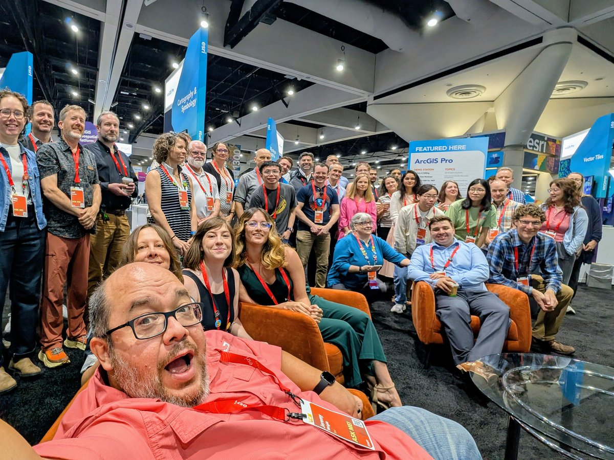 inertcatnip's tweet image. The @ArcGISPro team is ready for your questions @EsriUC #EsriUC2025