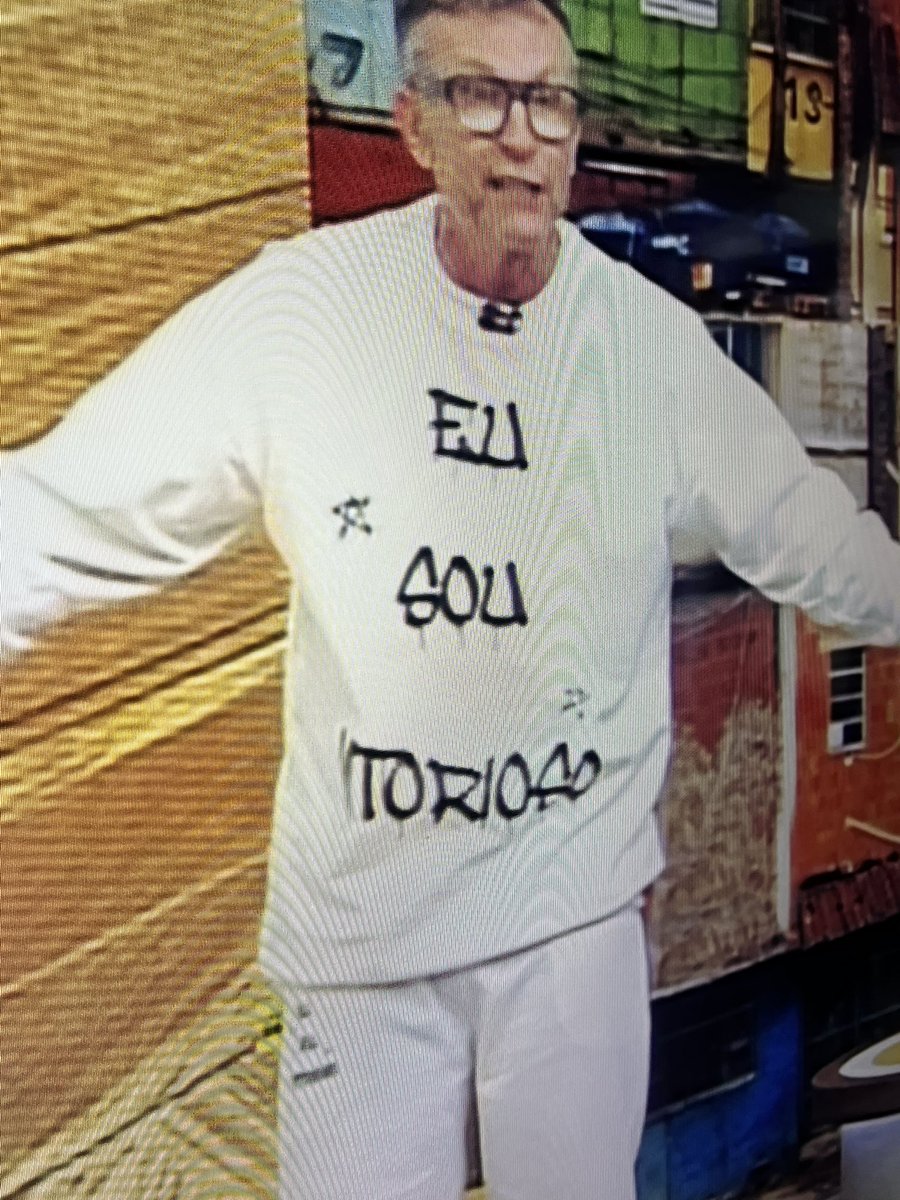teles325's tweet photo. Esqueceu de tirar a etiqueta da calça. Pode isso Arnaldo ? @CoelhoArnaldoC 

@10neto @10neto @OSDONOSDABOLA https://t.co/BqtzmQPROL