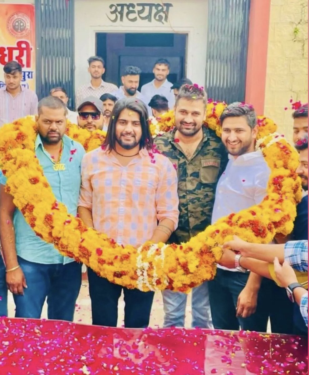 Rahul Mahala (@rahulmahala_) on Twitter photo राजस्थान विश्वविद्यालय विधि महाविद्यालय के छात्रसंघ अध्यक्ष भाई धारा सिंह हरिपुरा जी को जन्मदिवस की हार्दिक शुभकामनाएँ !
<a href="/withdharasingh/">Dhara Singh Choudhary</a> राजस्थान विश्वविद्यालय विधि महाविद्यालय के छात्रसंघ अध्यक्ष भाई धारा सिंह हरिपुरा जी को जन्मदिवस की हार्दिक शुभकामनाएँ !
<a href="/withdharasingh/">Dhara Singh Choudhary</a>