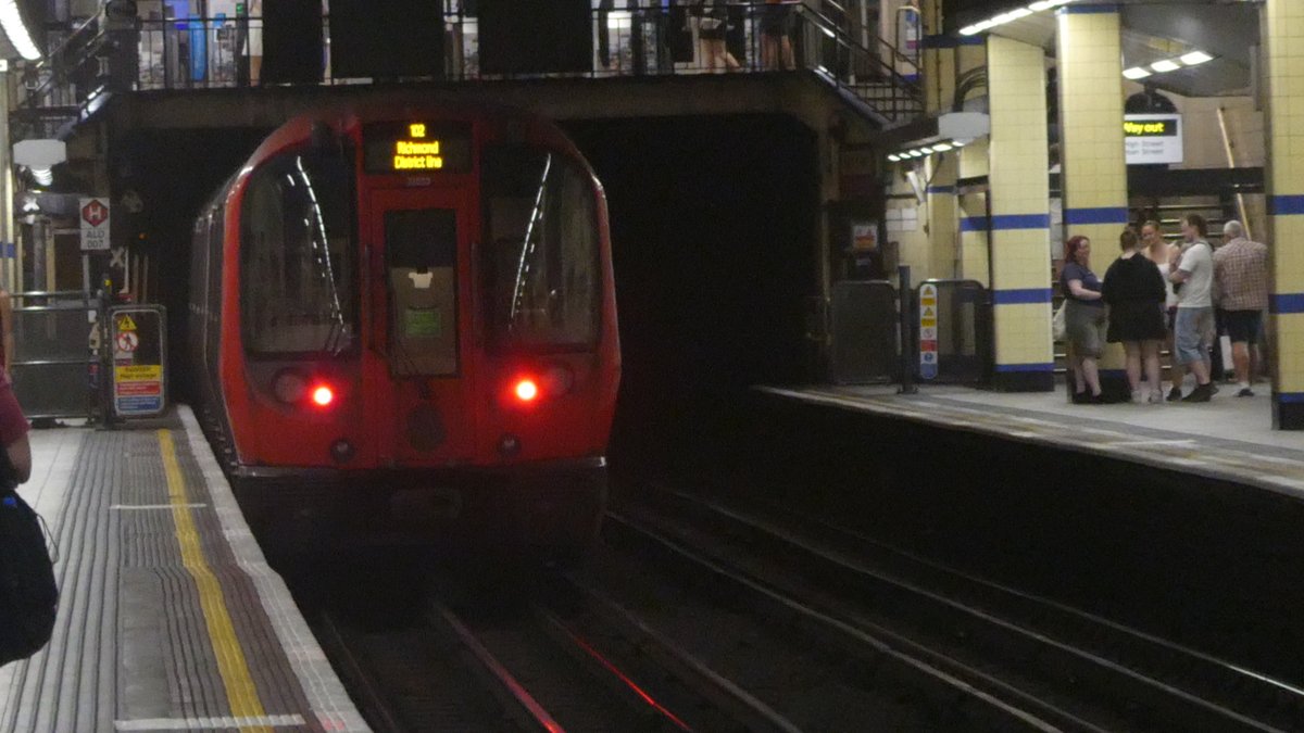 JRailVolunteer's tweet image. Train 102 formed of an S7 Stock departs Aldgate East for Richmond having worked from Upminster.