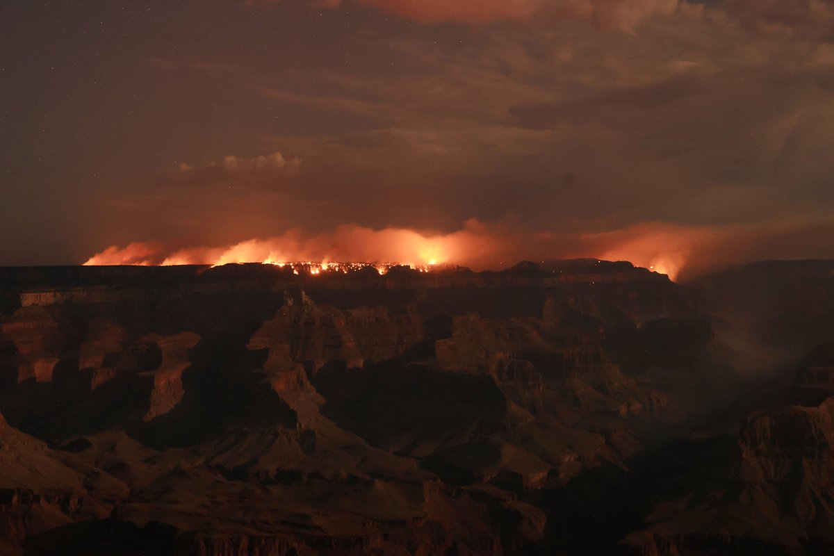 TheAtlPhoto's tweet photo. Photos: The Grand Canyon Burns - The Dragon Bravo wildfire in Arizona grew rapidly over the past weekend, destroying the historic Grand Canyon Lodge and dozens of other structures along the canyon’s North Rim. https://t.co/MuojtEscMf https://t.co/9qFEVRfCwj
