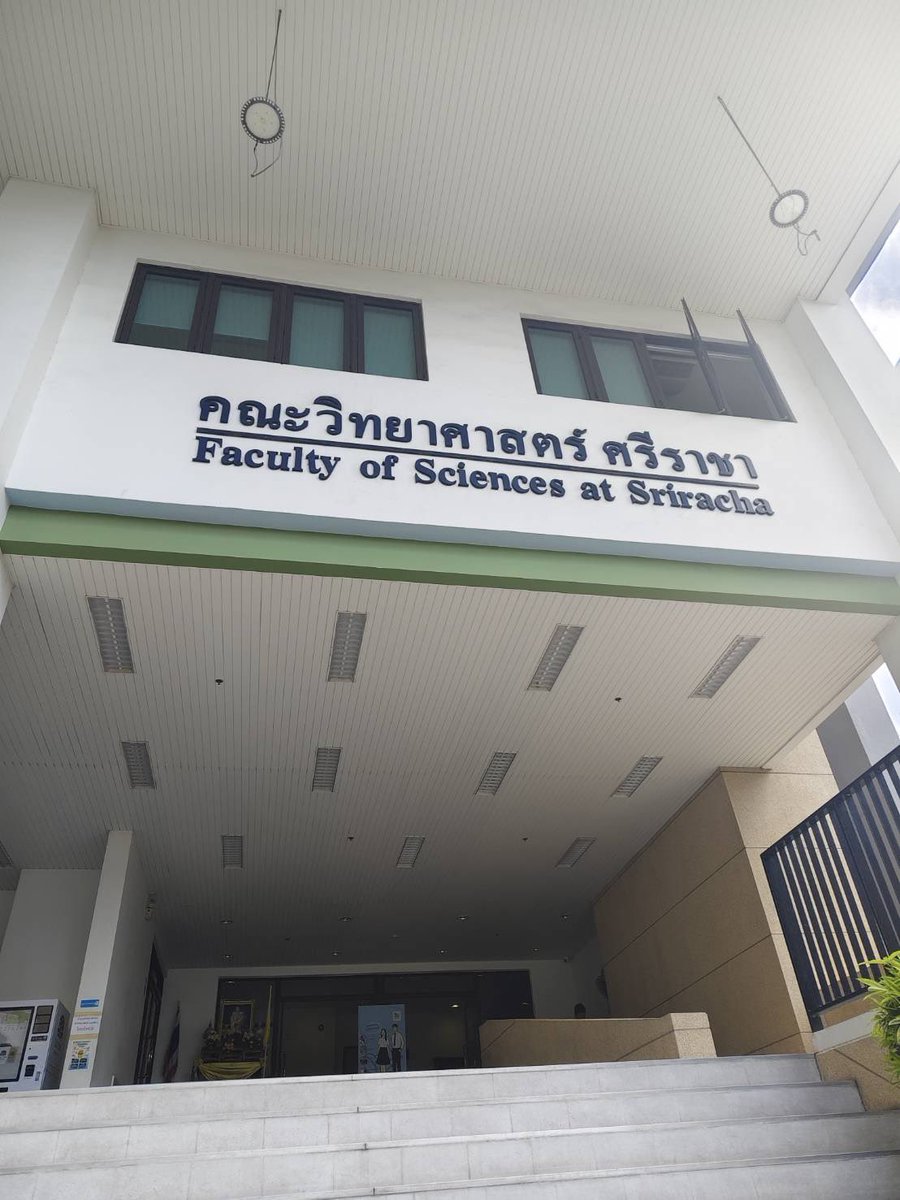 DrPoonsak_MFP's tweet image. 🧡ดูแลคนรุ่นหลัง🧡…ถูกรับเชิญเป็นอาจารย์พิเศษสอนนักศึกษา มหาวิทยาลัยเกษตรศาสตร์ ศรีราชา 
🥇หัวข้อ: Waste Collection 🗑️♻️🗑️
15กค2568 
ได้ทบทวนหนังสือ 📚(จริงๆก็อ่านตลอดเวลา^^) 
ถ่ายทอดความรู้ให้น้องๆ นักศึกษา เพื่อนำไปใช้ในอาชีพการงานในอนาคต #ku #wastecollection #lecturer #MP