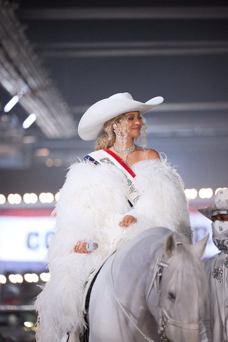 theyoncesource's tweet image. 🚨 Beyoncé Bowl received 4 nominations at the 2025 Emmy Awards.
-Outstanding Variety Special (Live)
-Outstanding Directing For A Variety Special
-Outstanding Production Design For A Variety Special
-Outstanding Choreography For Variety Or Reality Programming
She’s only credited…