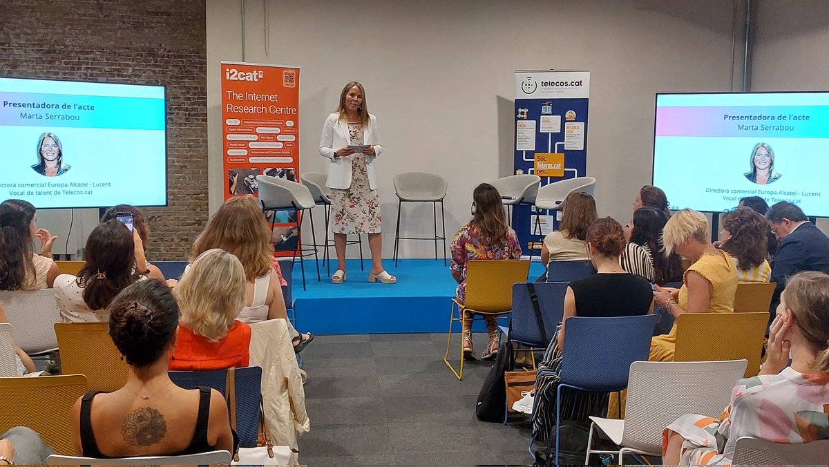 i2CAT's tweet photo. 👩💼Comença la jornada “Dones en les TIC: Reescrivim el codi”, una trobada amb l’objectiu de visibilitzar, connectar i impulsar el talent digital femení a Catalunya.
🗣️ Marta Serrabou condueix l’acte amb el context dels reptes actuals.
#FonsNextGenerationEU #NoÉsFeinaDeDones https://t.co/nTNHgYJylF
