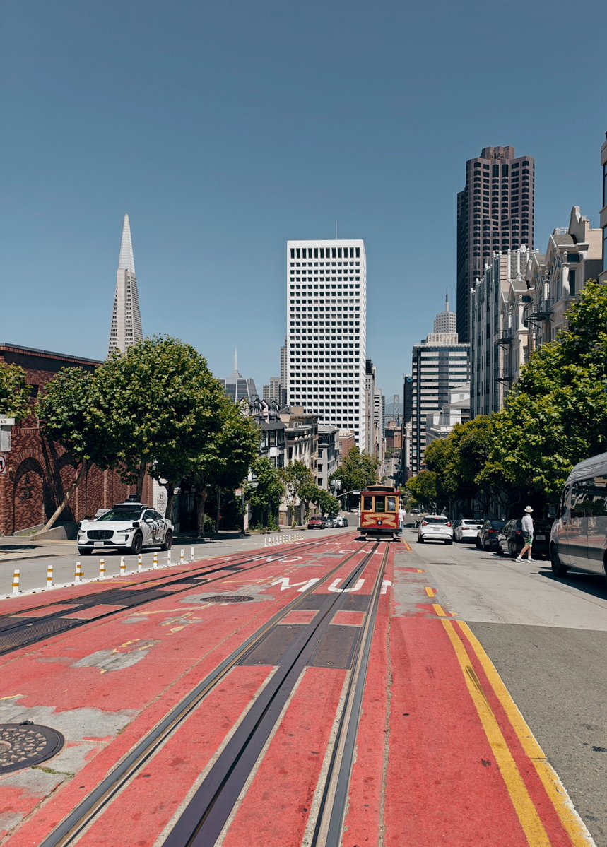 OnePlus_USA's tweet image. From the hills of San Francisco to the waves of Monterey—postcard angles around every corner. #ShotonOnePlus