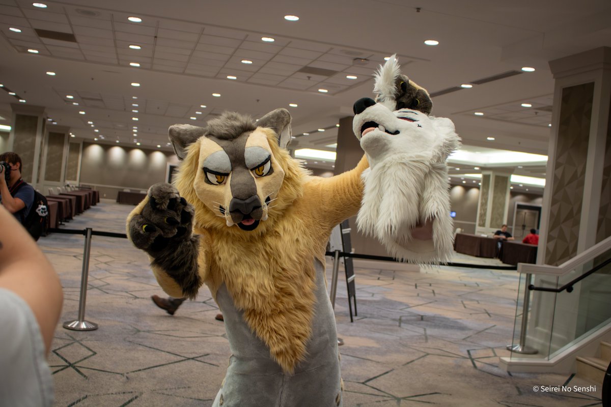 SeireinoSensh's tweet image. Just be careful around the saber... you may just lose your head !!!
Next con is @MegaplexCon . Who will i see their ? Should be able to bring a lot more things and suits if anyone wants to meet or suit swap. Love to try a SpiritPanda, Beauty of the bass, PhoenixNest, Bncreation,…