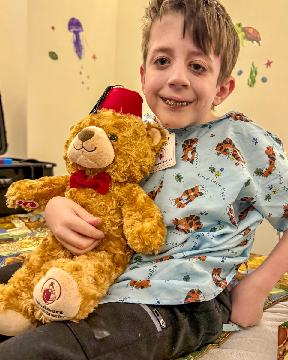 ShrinersLex's tweet image. Michael made a new friend during his visit 🐻✨