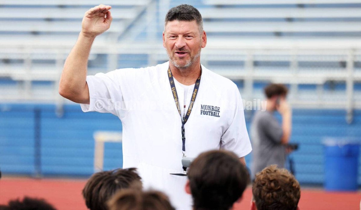 SWOSportsDaily's tweet image. ICYMI ...
FOOTBALL: Monroe eager to make strides in Mueller's second year: 'Now they understand how we want things done' ... Rick Cassano's comprehensive feature with comments from Mark Mueller and Dylan Miller, plus 31 professional photos with captions from the Hornets' 7-on-7…